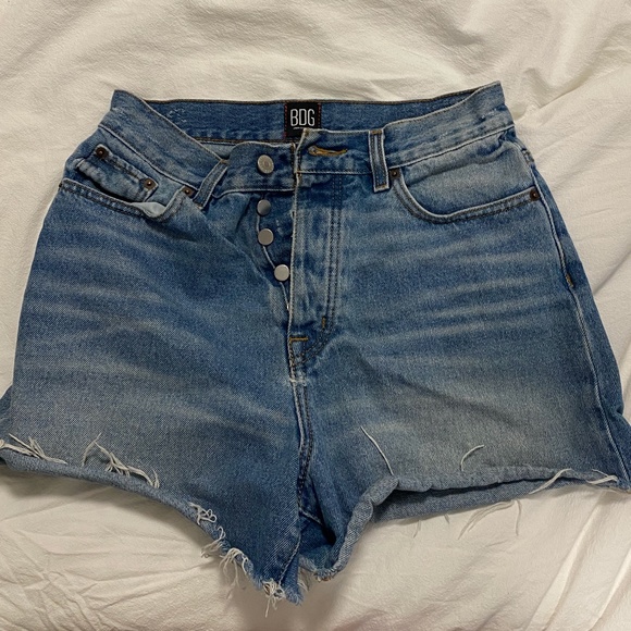 Bdg Aline Denim Cutoff Short Light Wash 